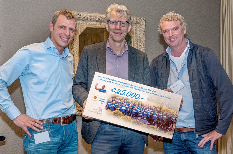 Pieter Heemskerk (organisator fietstocht), René Medema (voorzitter Raad van Bestuur van het Antoni van Leeuwenhoek), Paul van der Salm (directeur Van der Salm)